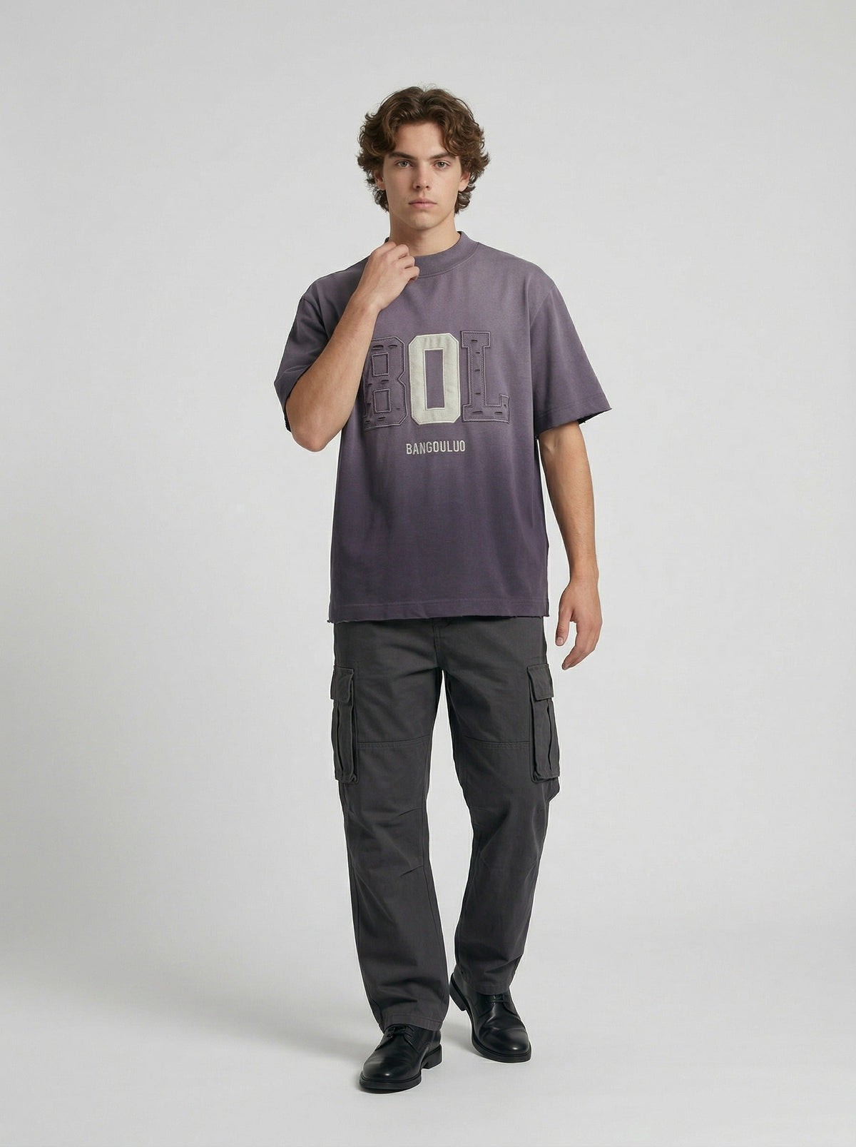 DAXUEN Oversized short-sleeved graphic t-shirt — model photo
