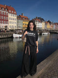 DAXUEN Black short-sleeved t-shirt with graphic print — model photo