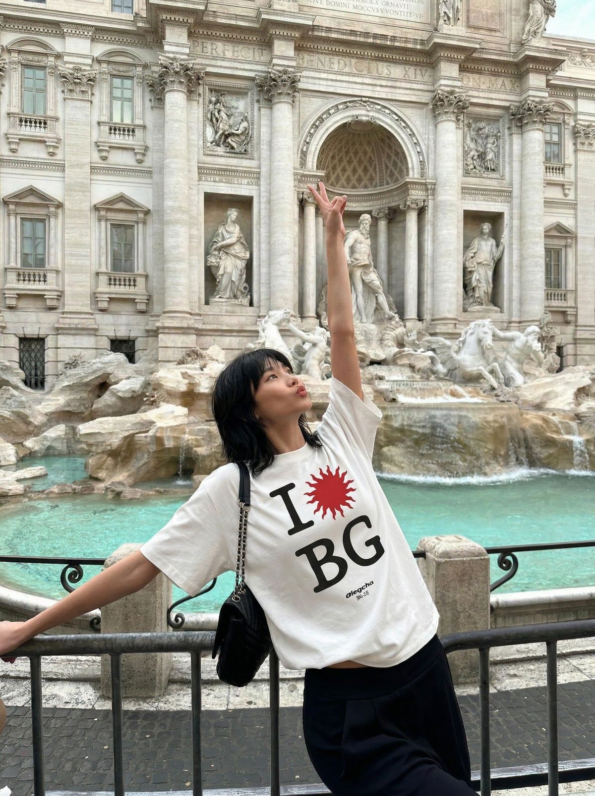 DAXUEN Oversized short-sleeved graphic T-shirt — model photo