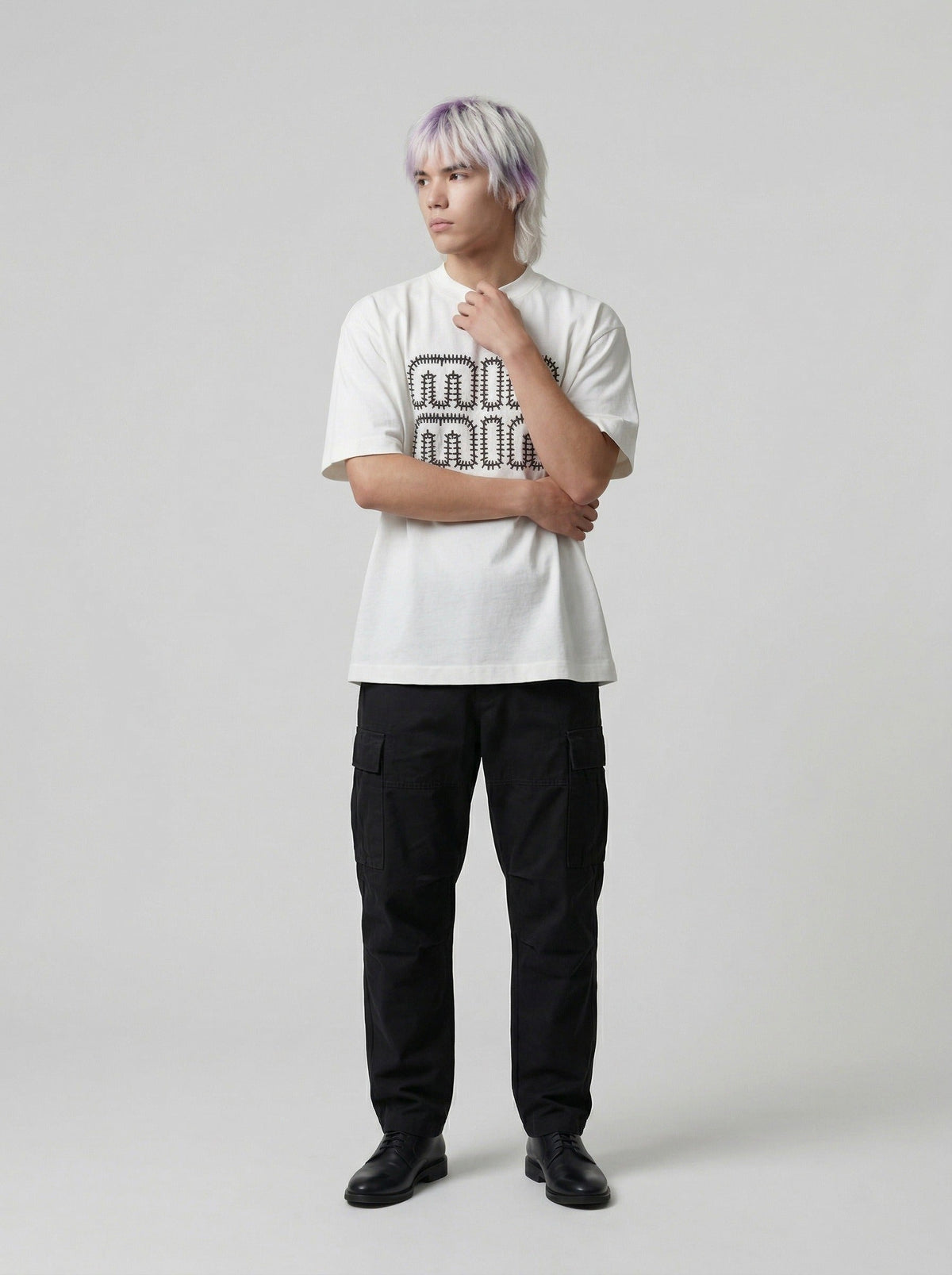 DAXUEN Short-sleeved T-shirt with graphic design — model photo