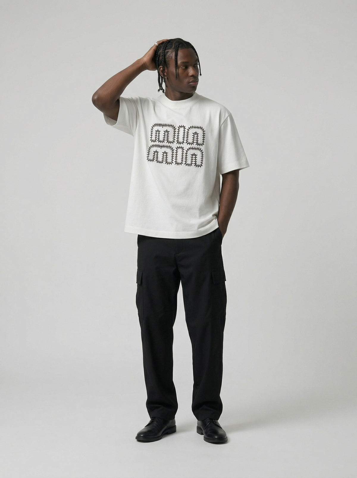 DAXUEN Short-sleeved T-shirt with graphic design — model photo