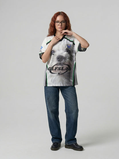 DAXUEN Loose-fit short-sleeved V-neck graphic tee — model photo