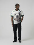 DAXUEN Loose-fit short-sleeved V-neck graphic tee — model photo