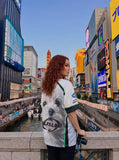 DAXUEN Loose-fit short-sleeved V-neck graphic tee — model photo