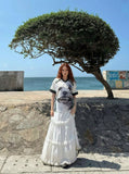 DAXUEN Loose-fit short-sleeved V-neck graphic tee — model photo