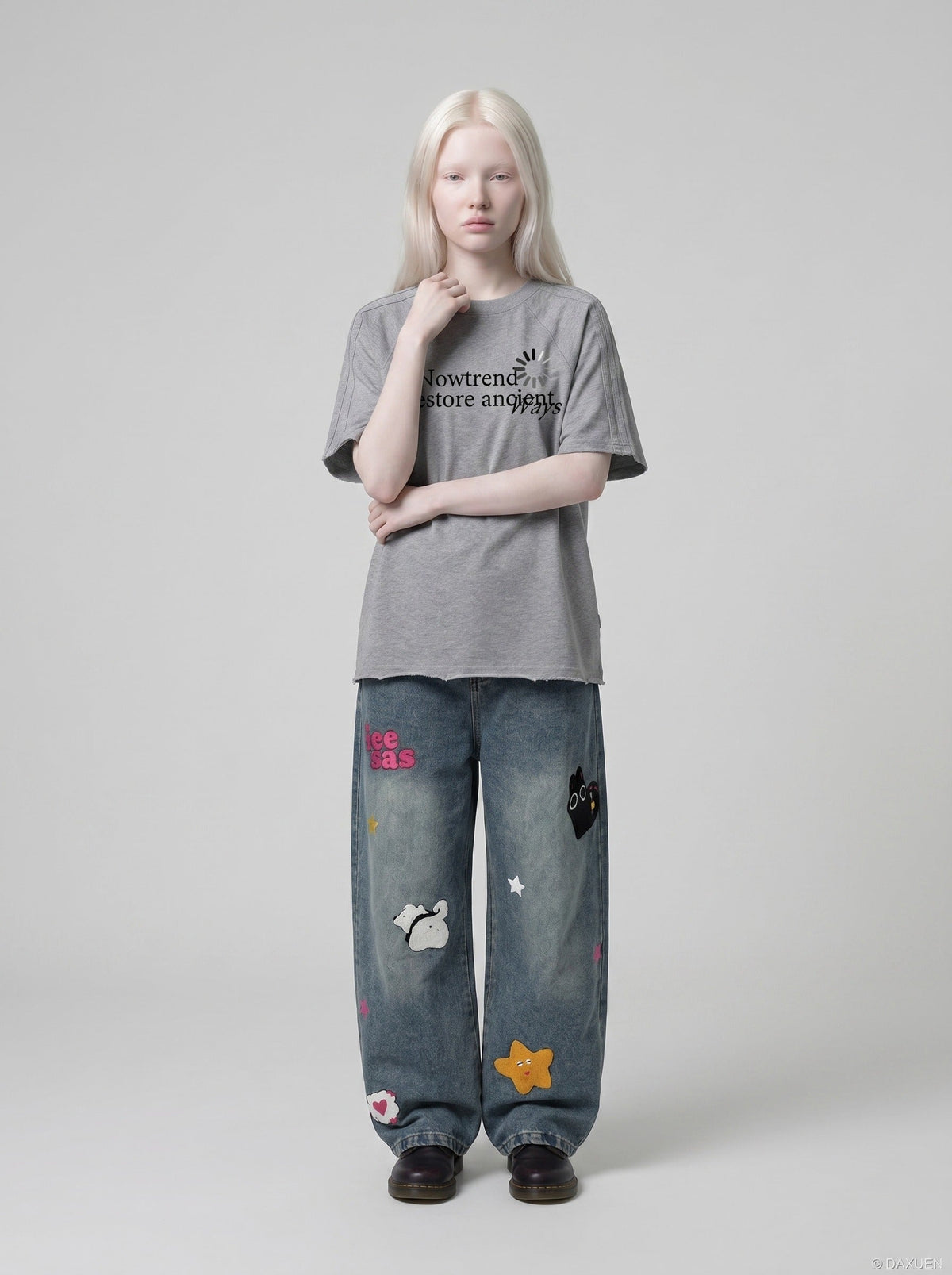 DAXUEN Men's short-sleeved graphic t-shirt — model photo