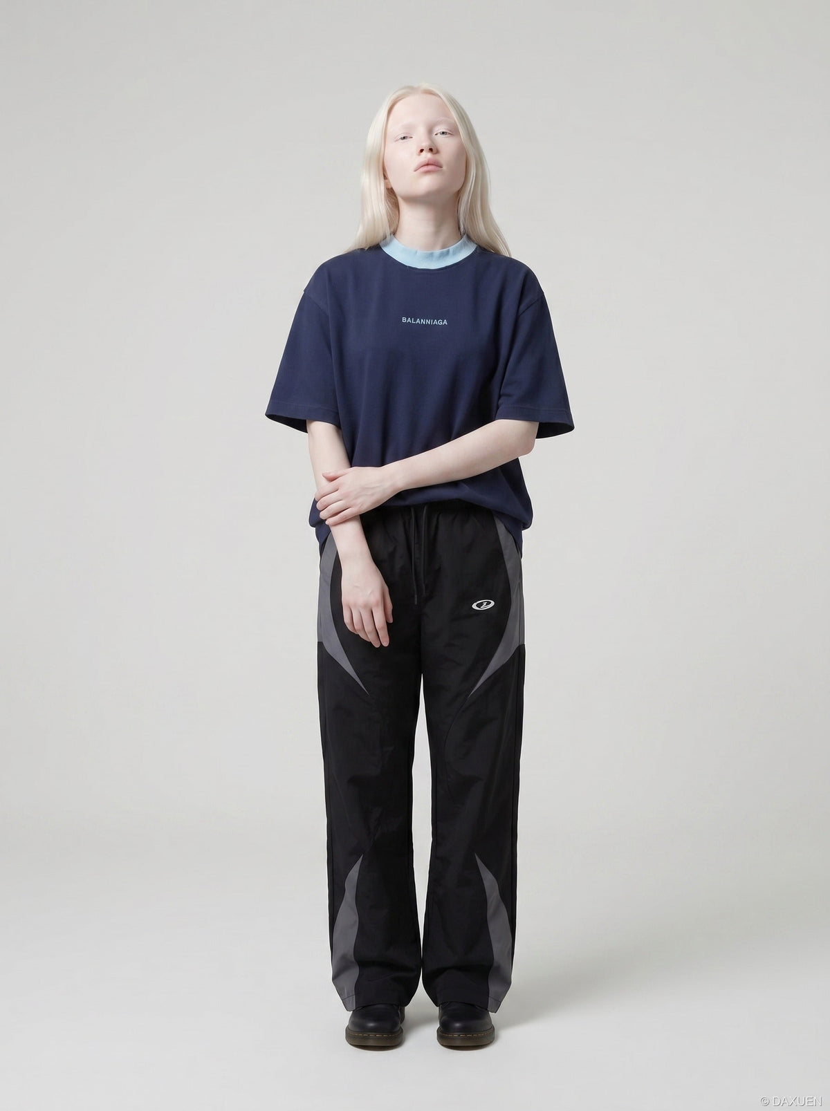 DAXUEN Relaxed-fit short-sleeve t-shirt with bold embroidery — model photo