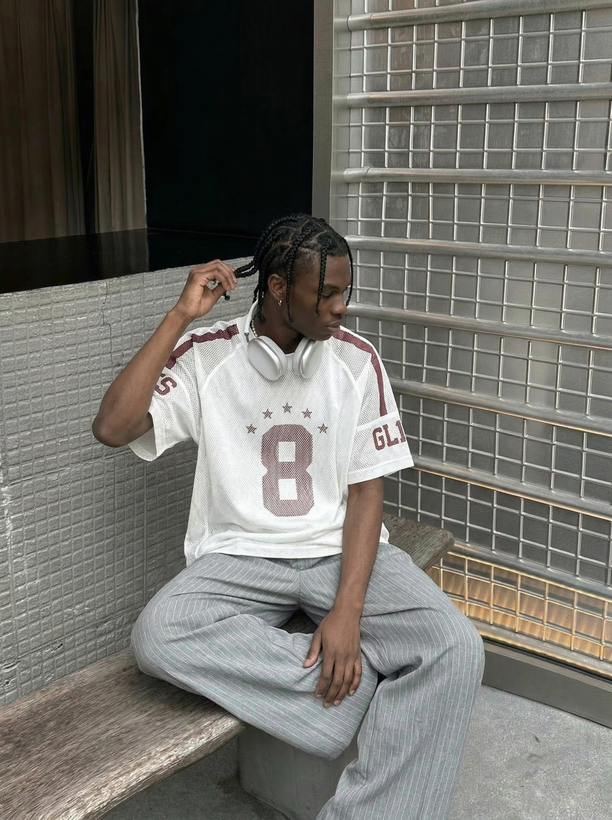 DAXUEN Mesh sports T-shirt with number 8 — model photo