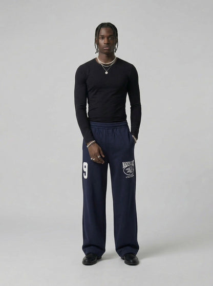 DAXUEN Wide leg sweatpants with numeral graphic — model photo