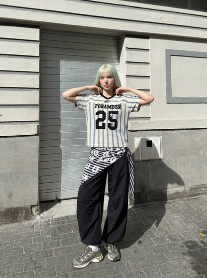 DAXUEN Short-sleeved loose-fitting V-neck top with stripes and graphics — model photo