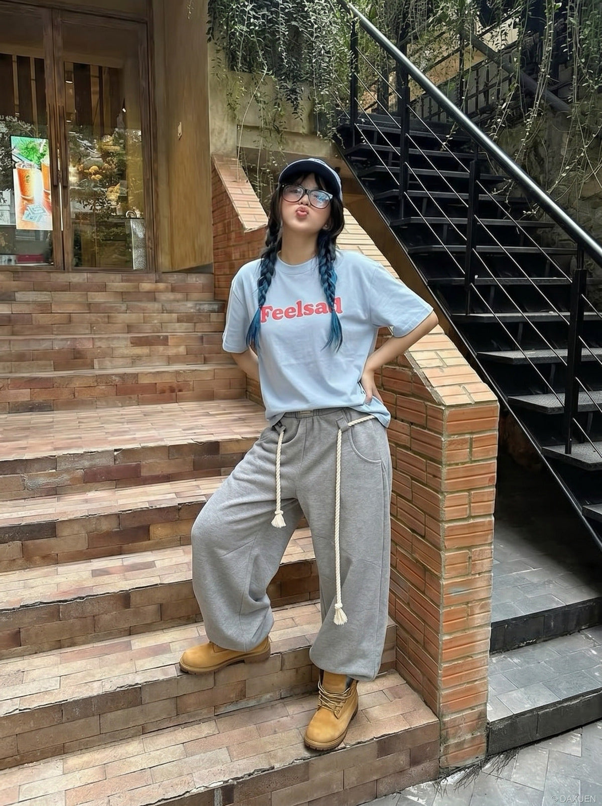 DAXUEN Relaxed-fit short-sleeve crew neck t-shirt with graphic — model photo