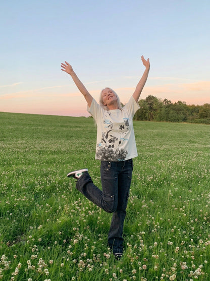 DAXUEN Botanical print loose-fit T-shirt — model photo
