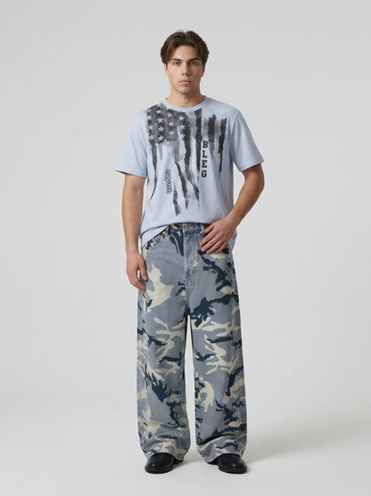 DAXUEN Crew neck graphic T-shirt with abstract flag print — model photo