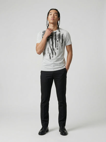 DAXUEN Short-sleeved graphic T-shirt with distressed flag design — model photo
