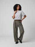 DAXUEN Boxy V-neck short-sleeve t-shirt — model photo