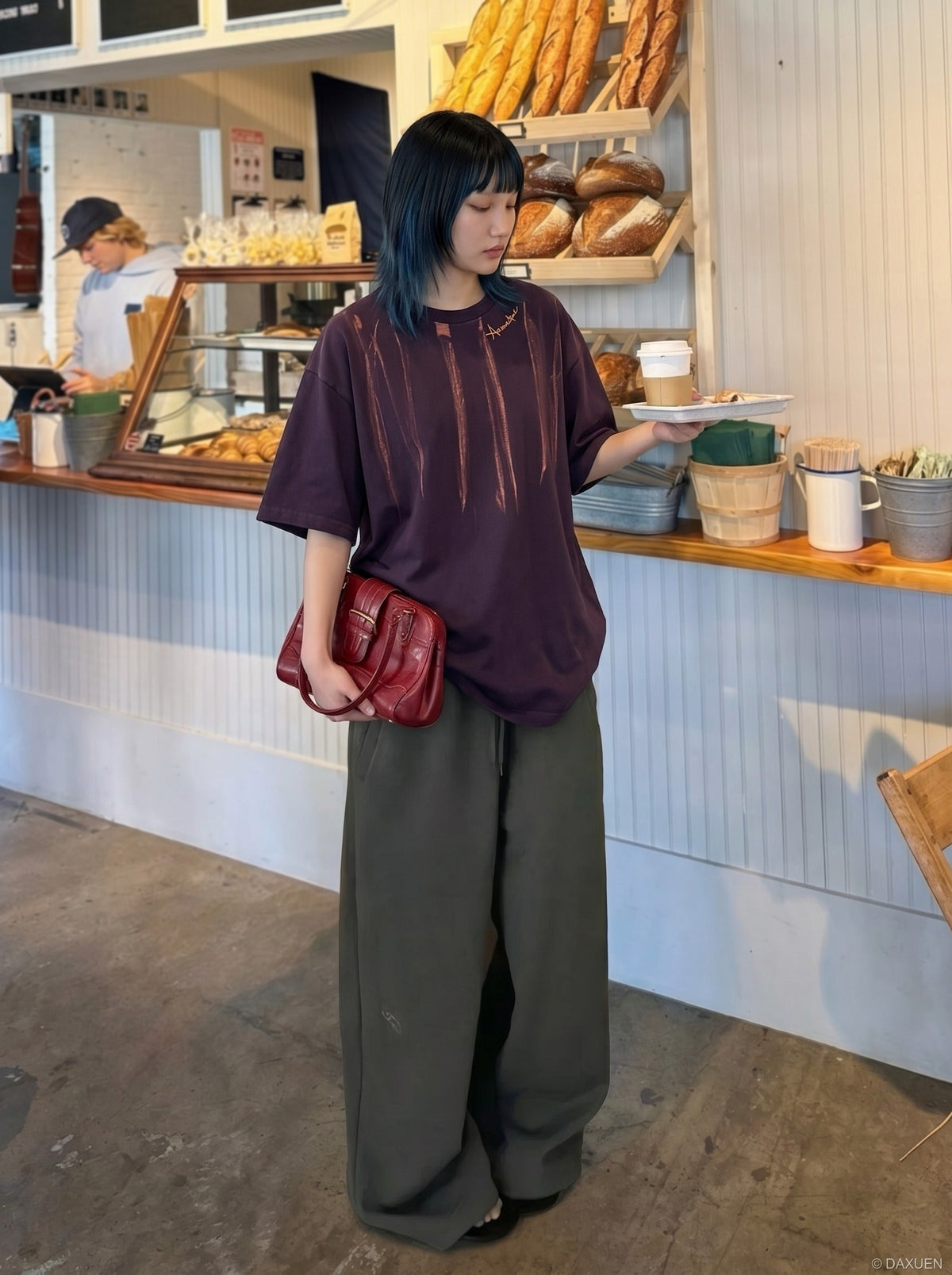 DAXUEN black oversized brushstroke print t-shirt — model photo