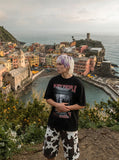 DAXUEN Oversized short-sleeved graphic T-shirt with urban print — model photo