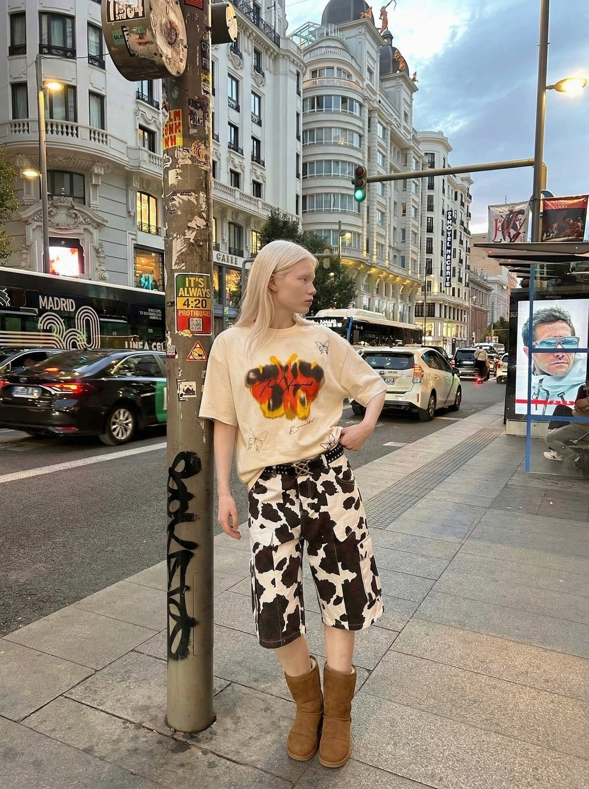 DAXUEN Butterfly graphic crew neck t-shirt — model photo
