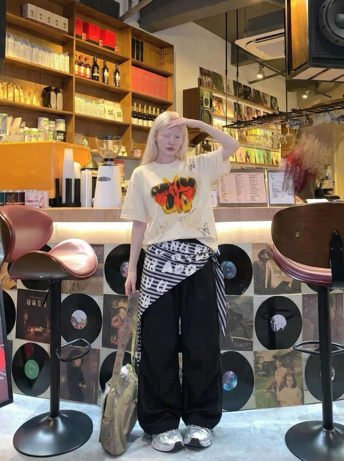 DAXUEN Butterfly graphic crew neck t-shirt — model photo