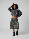 DAXUEN Wide-leg camouflage cargo shorts with multiple pockets — model photo