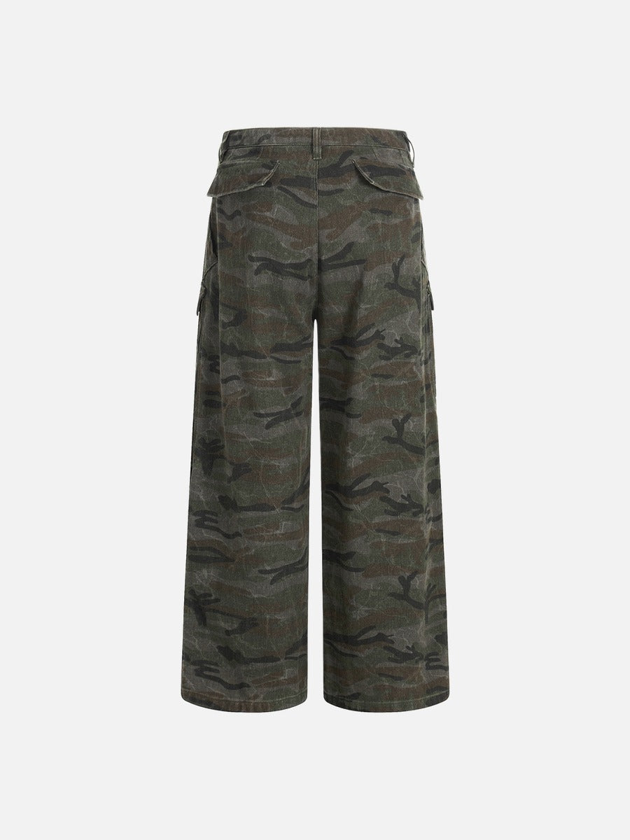 DAXUEN Wide-leg cargo pants in camouflage pattern