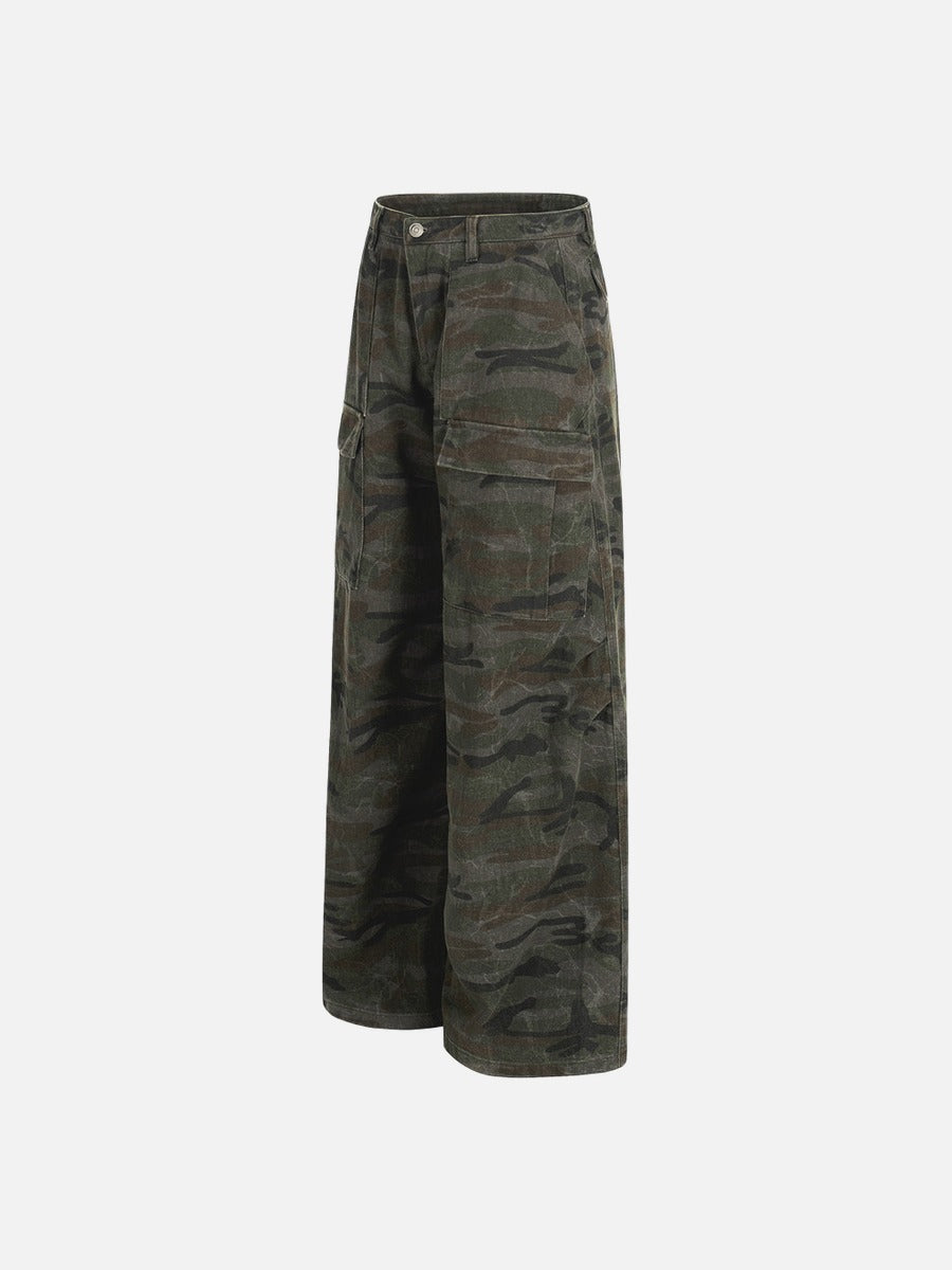 DAXUEN Wide-leg cargo pants in camouflage pattern