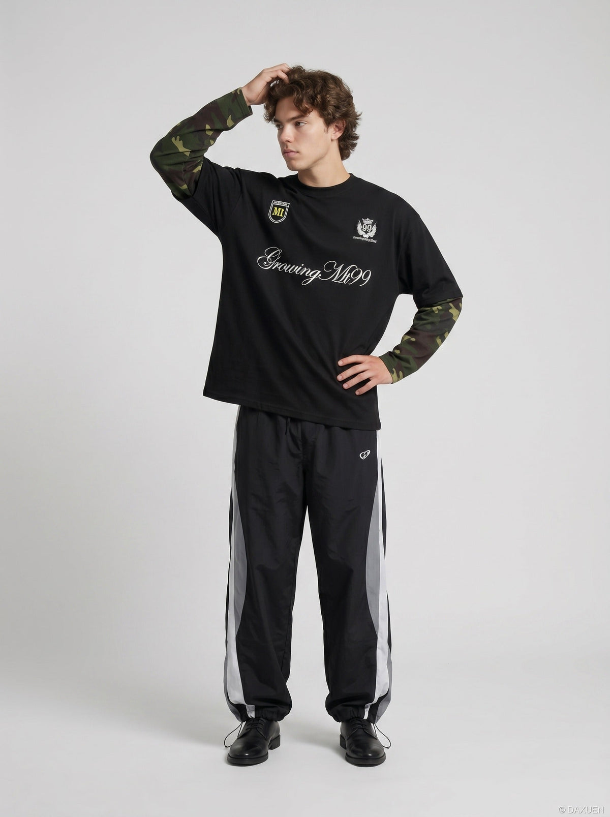 DAXUEN Long-sleeved crew-neck t-shirt with camouflage sleeves — model photo