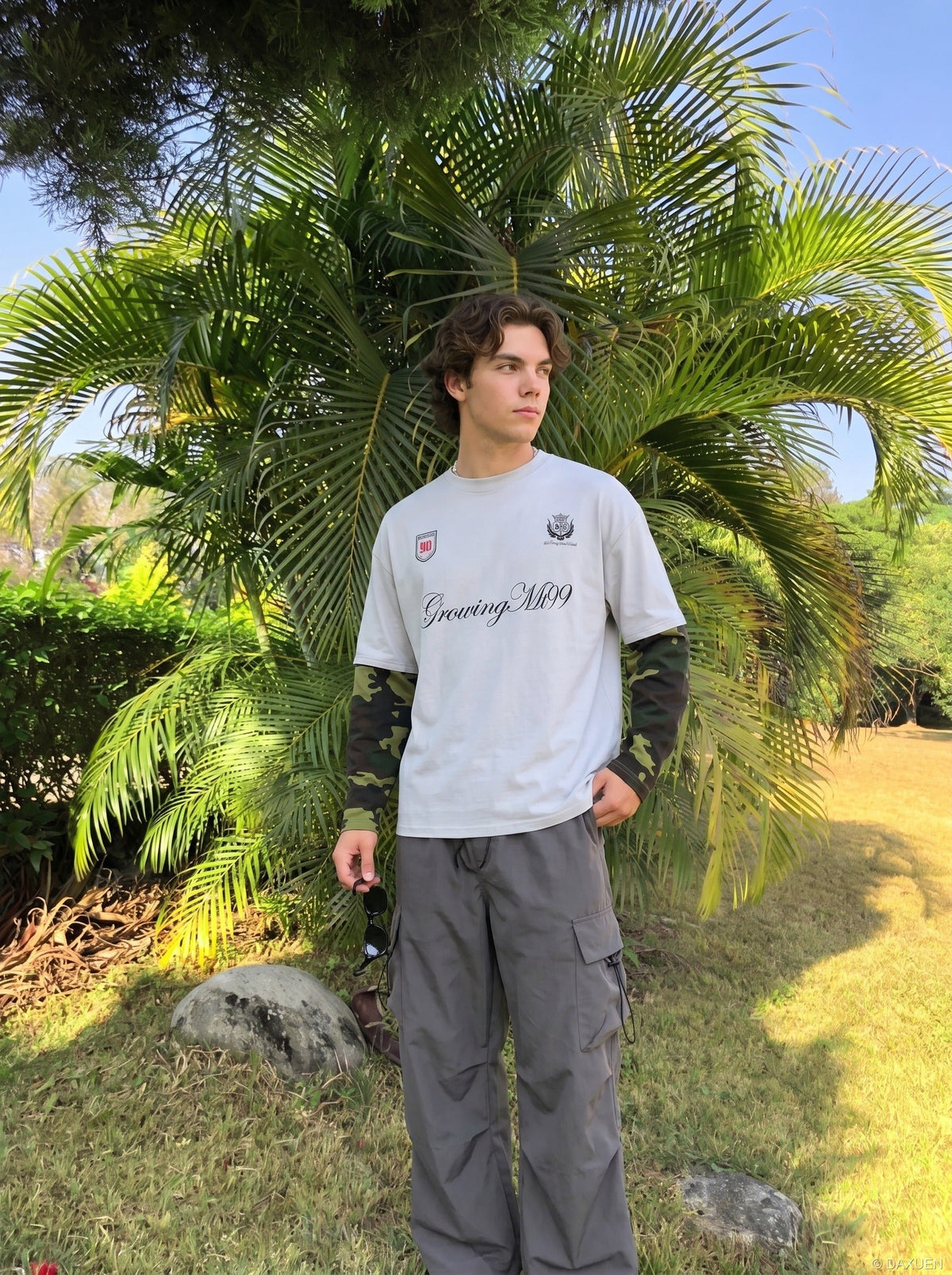 DAXUEN Long-sleeved crew-neck t-shirt with camouflage sleeves — model photo