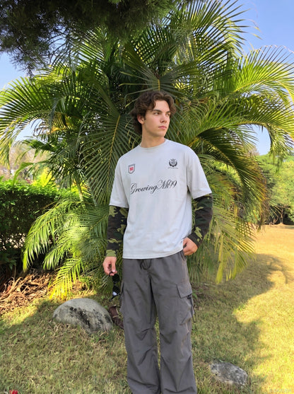 DAXUEN Long-sleeved crew-neck t-shirt with camouflage sleeves — model photo