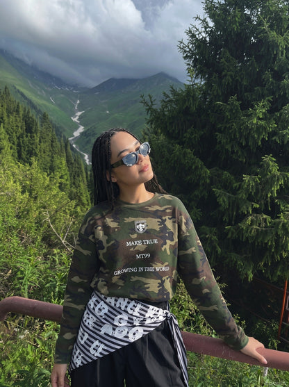 DAXUEN Camouflage long-sleeve top with graphics — model photo