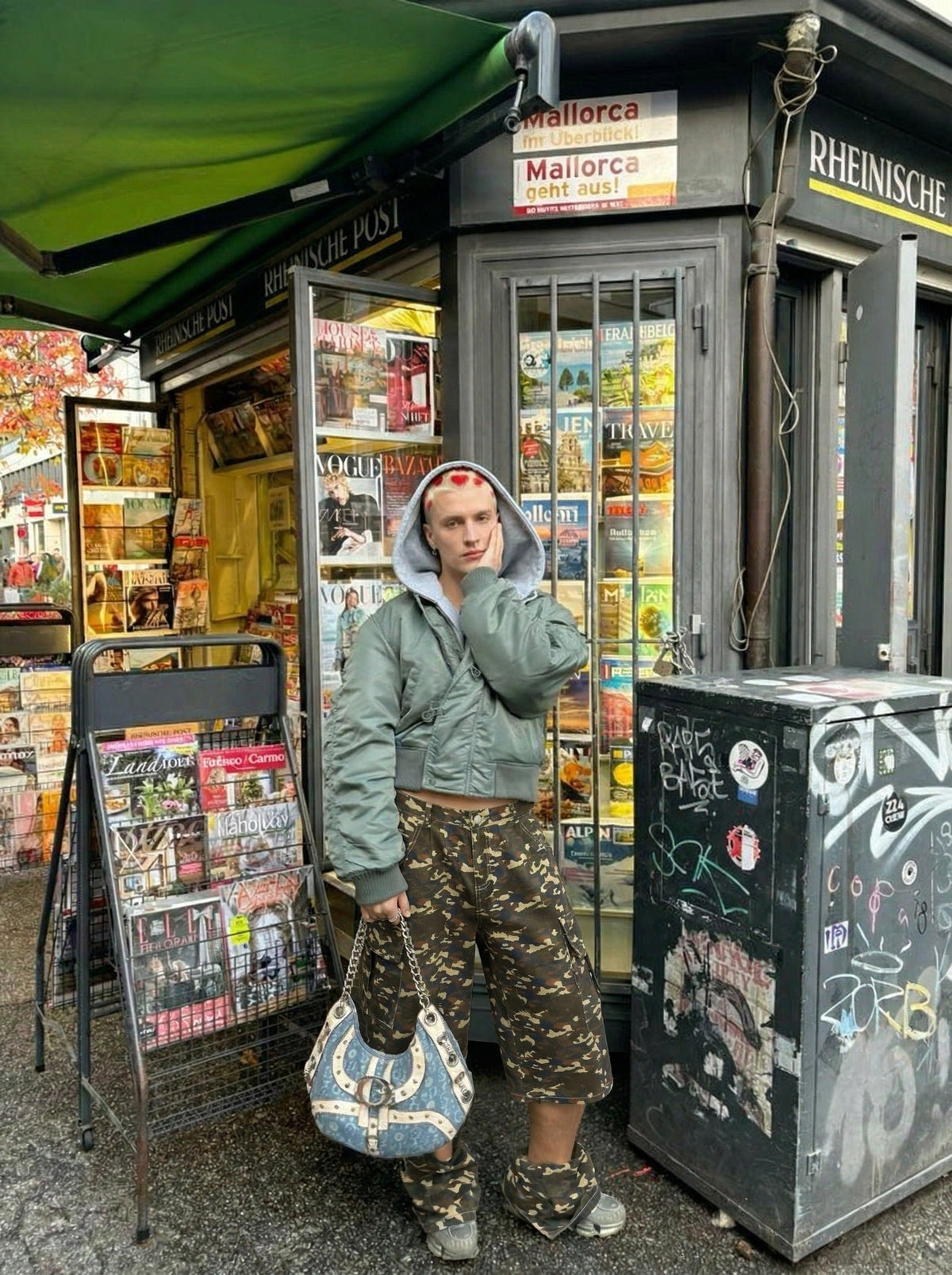 DAXUEN Camouflage wide-leg cargo shorts — model photo
