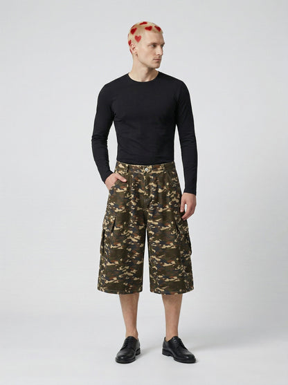 DAXUEN Camouflage wide-leg cargo shorts — model photo