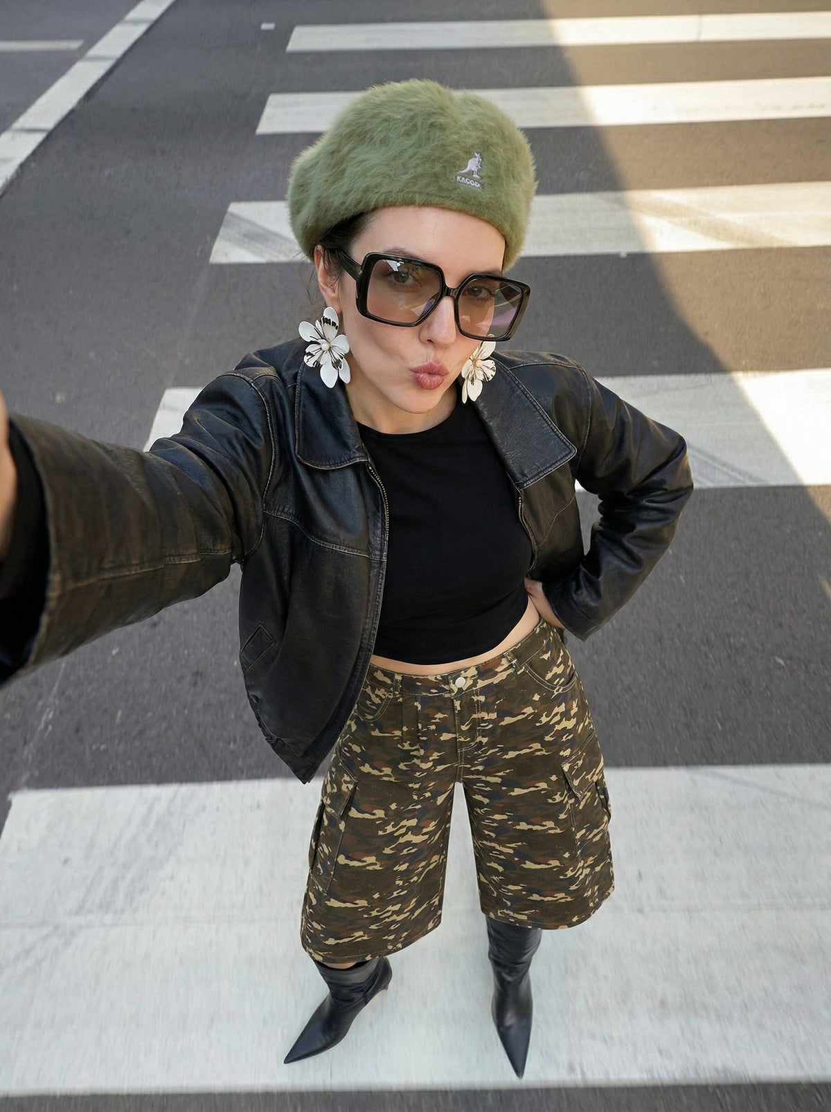 DAXUEN Camouflage wide-leg cargo shorts — model photo