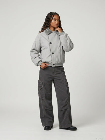 DAXUEN Loose-fitting wide-leg cargo pants — model photo