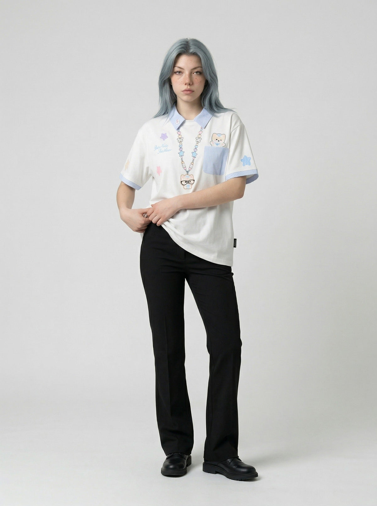 DAXUEN Short-sleeved polo shirt with cartoon bear design — model photo