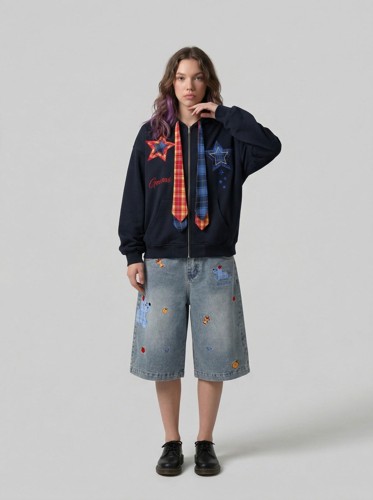 DAXUEN Wide-leg denim shorts with cartoon embroidery — model photo