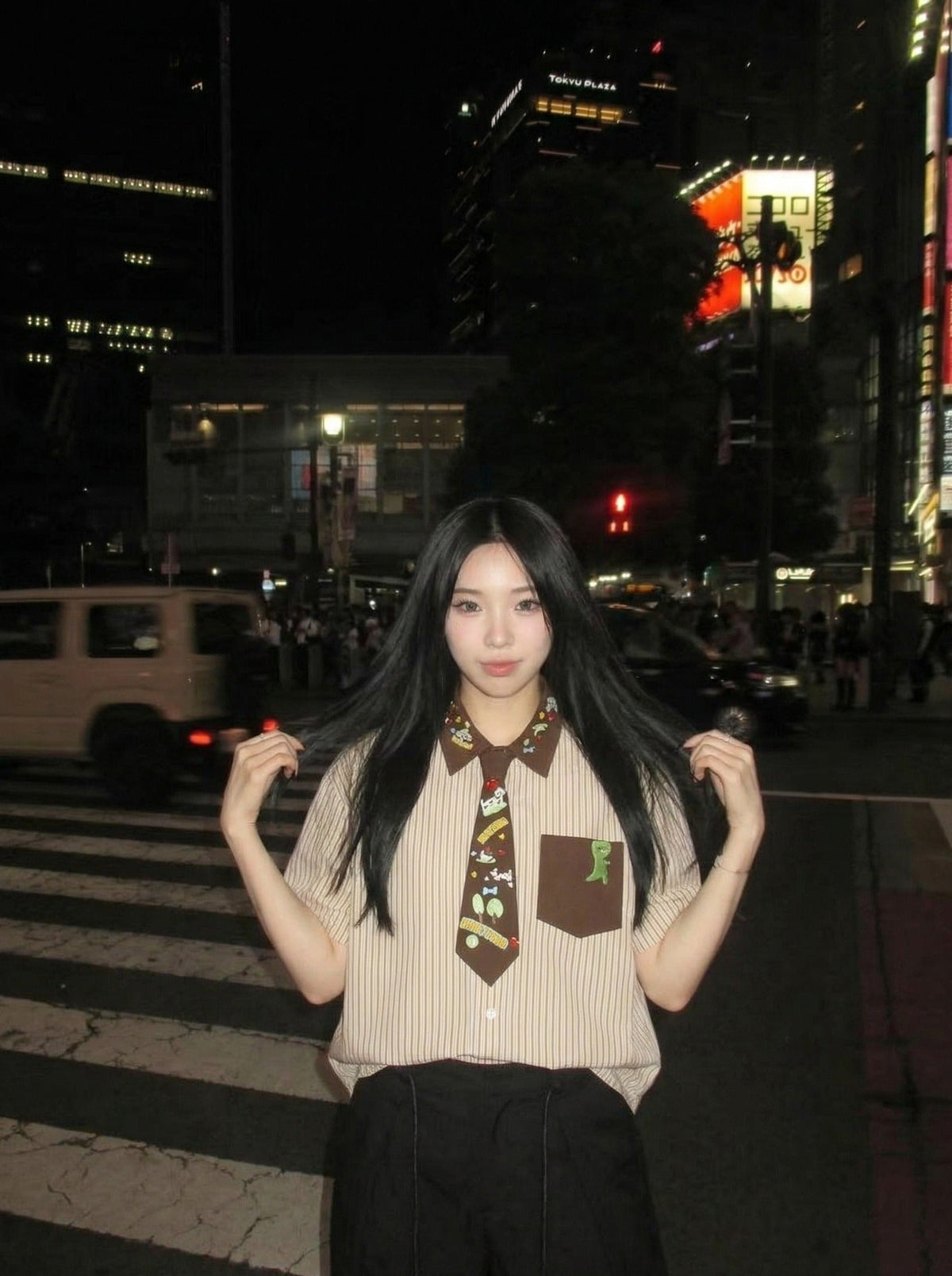 DAXUEN Short-sleeved button-up shirt with cartoon graphics — model photo