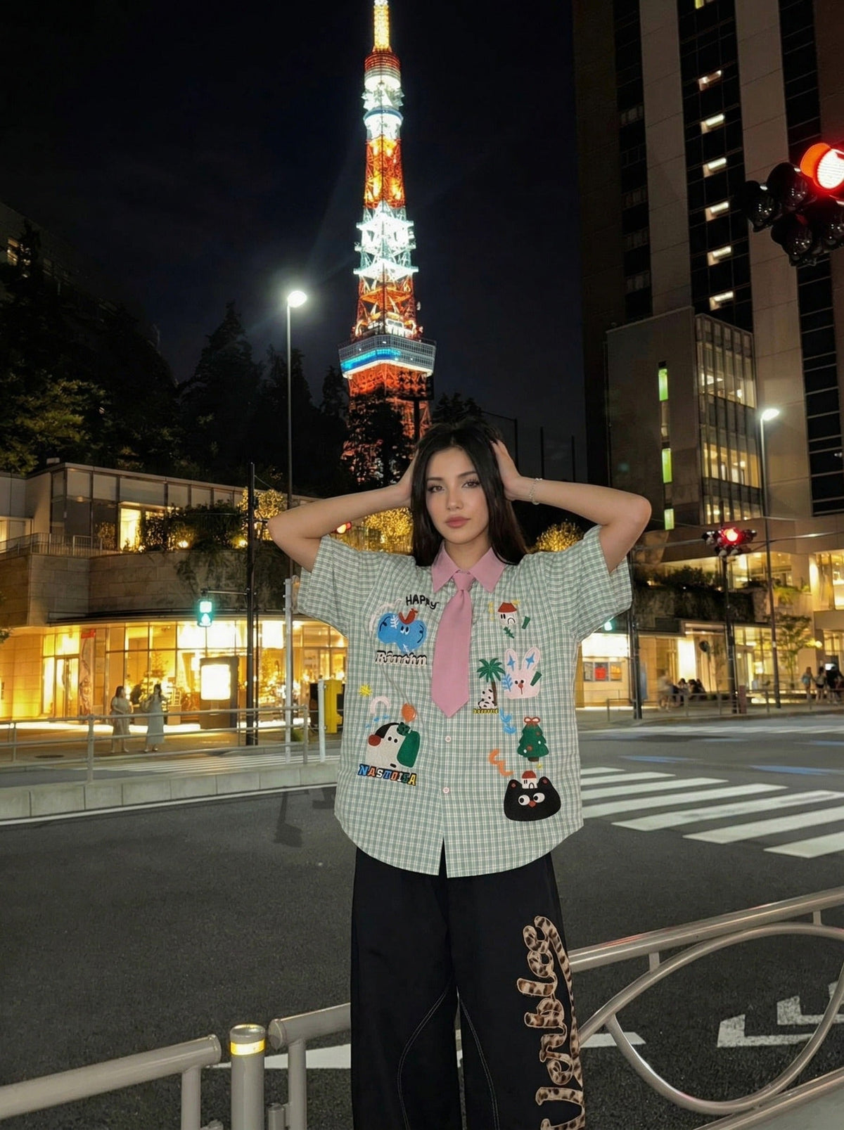 DAXUEN Short-sleeved collared shirt with plaid pattern and embroidery — model photo