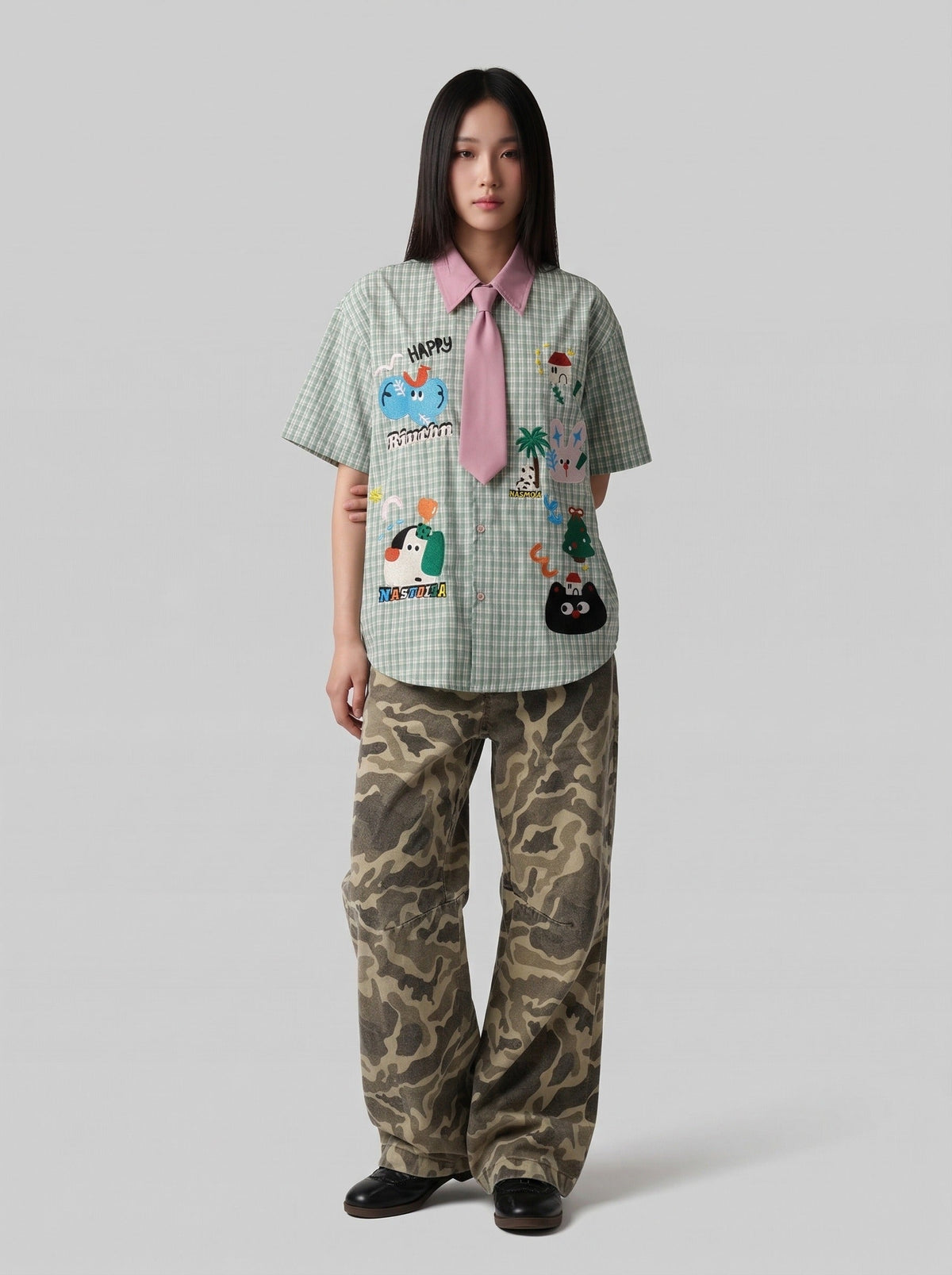 DAXUEN Short-sleeved collared shirt with plaid pattern and embroidery — model photo