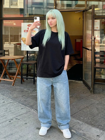 DAXUEN Oversized short-sleeved crew neck t-shirt — model photo