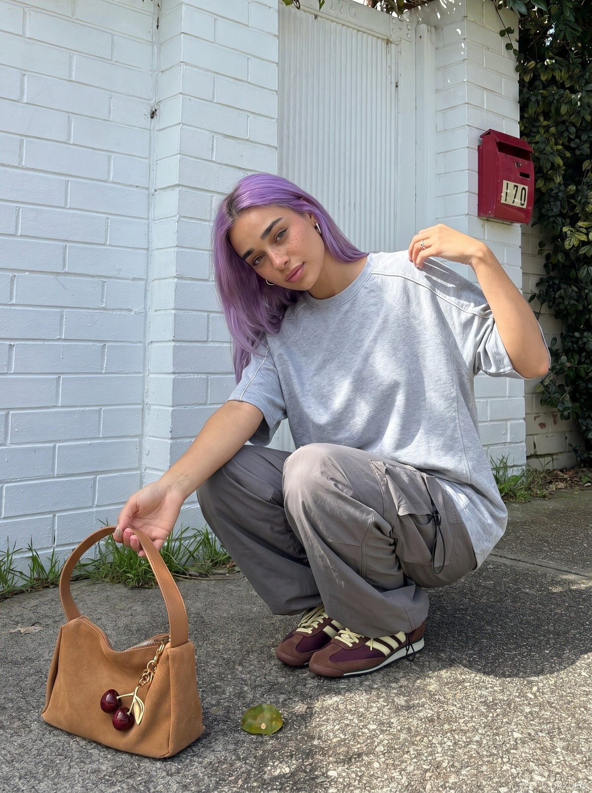 DAXUEN Oversized short-sleeved crew neck t-shirt — model photo