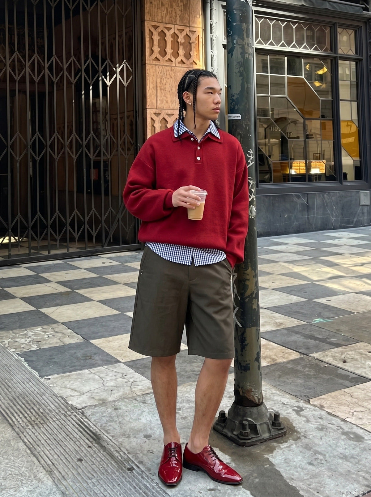DAXUEN Knee-length casual shorts with rivet pockets — model photo