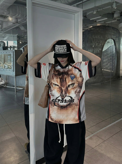 DAXUEN White short-sleeved T-shirt with cat graphic and colour blocking — model photo
