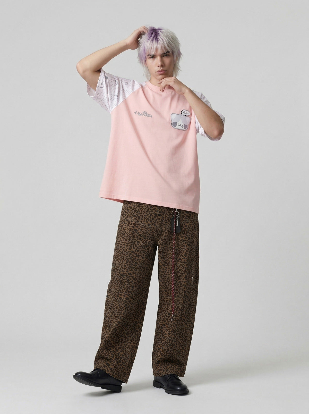 DAXUEN Oversized T-shirt with cat graphic and polka dot sleeves — model photo