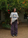 DAXUEN Oversized short-sleeve t-shirt with a celestial graphic — model photo