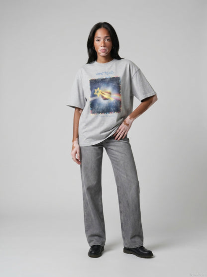 DAXUEN Oversized short-sleeve t-shirt with a celestial graphic — model photo