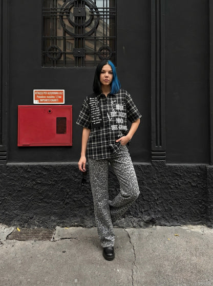 DAXUEN Short-sleeved plaid button-up shirt with graphic elements — model photo