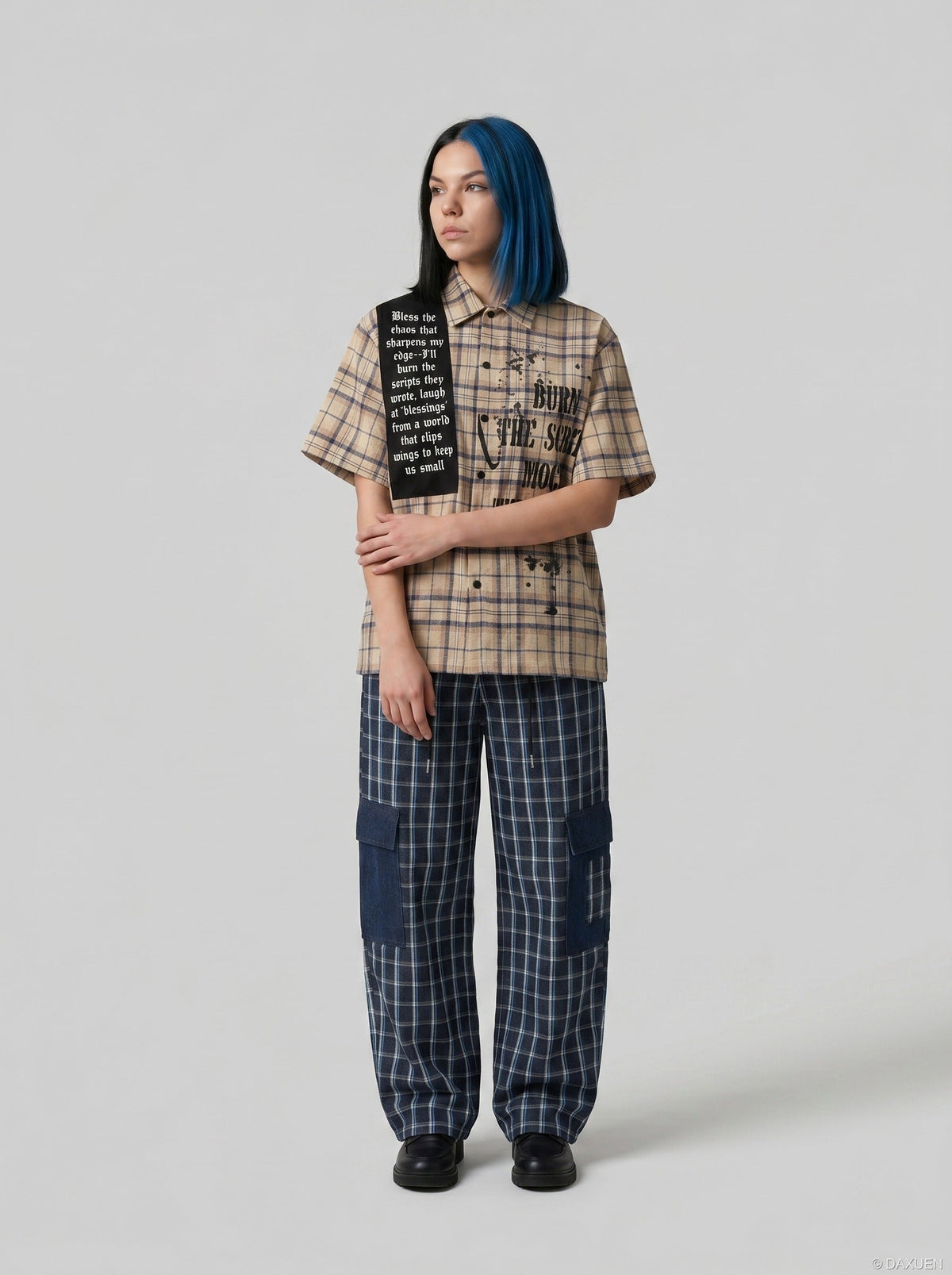 DAXUEN Short-sleeved plaid button-up shirt with graphic elements — model photo