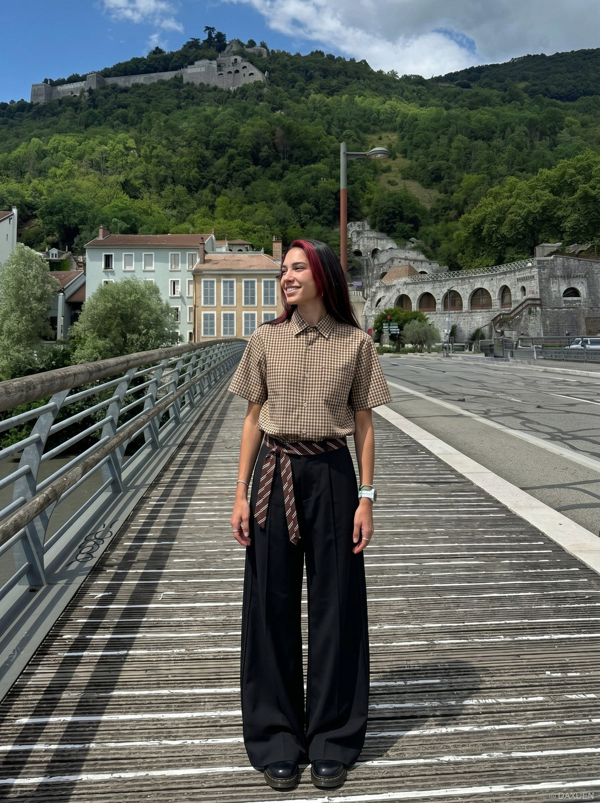 DAXUEN Checked button-up shirt with short sleeves — model photo
