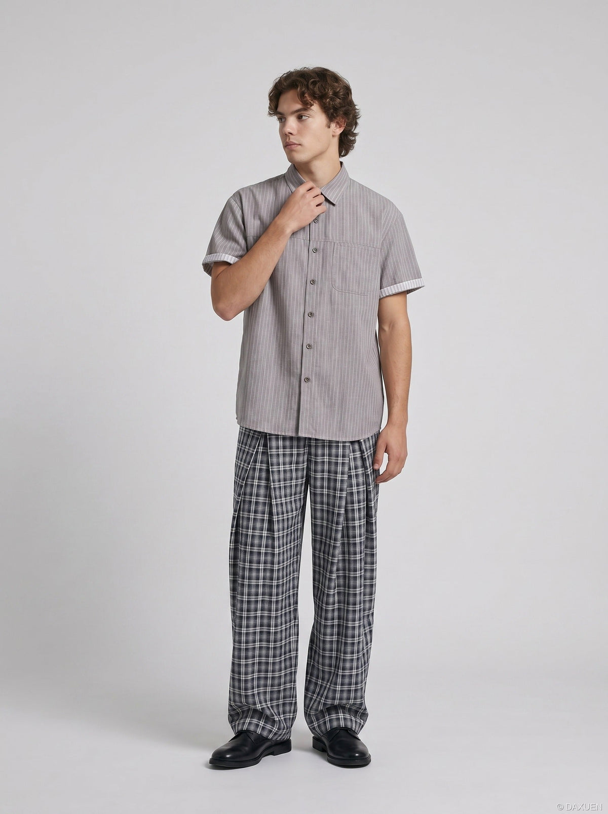 DAXUEN Short-sleeved grey striped button-up shirt — model photo